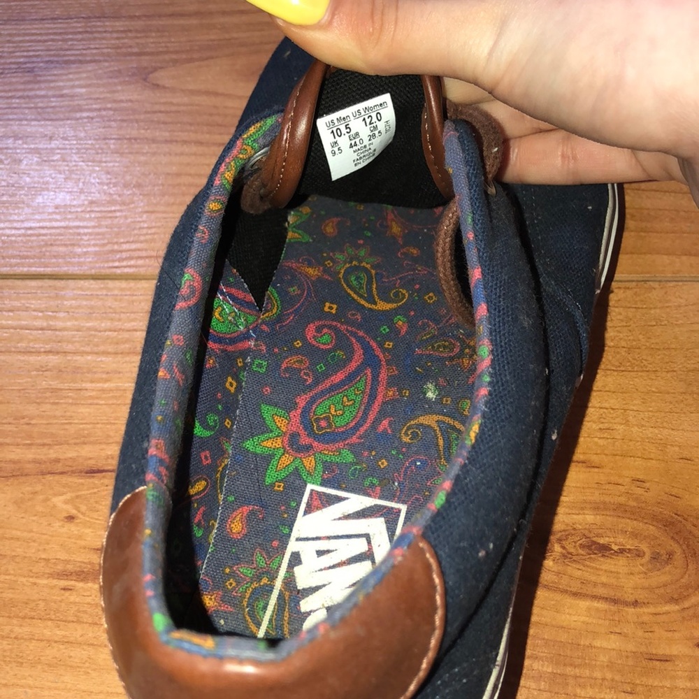 Vans - Picture 3 of 3